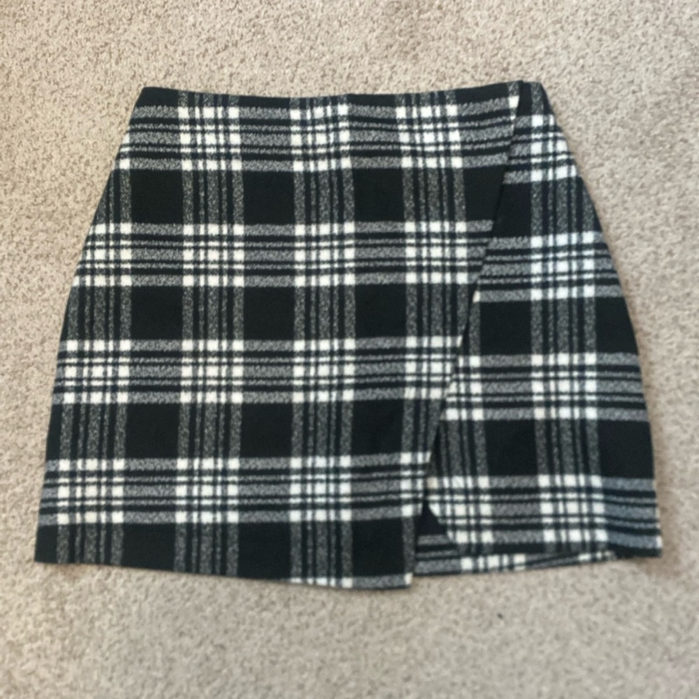 Black and white plaid skirt